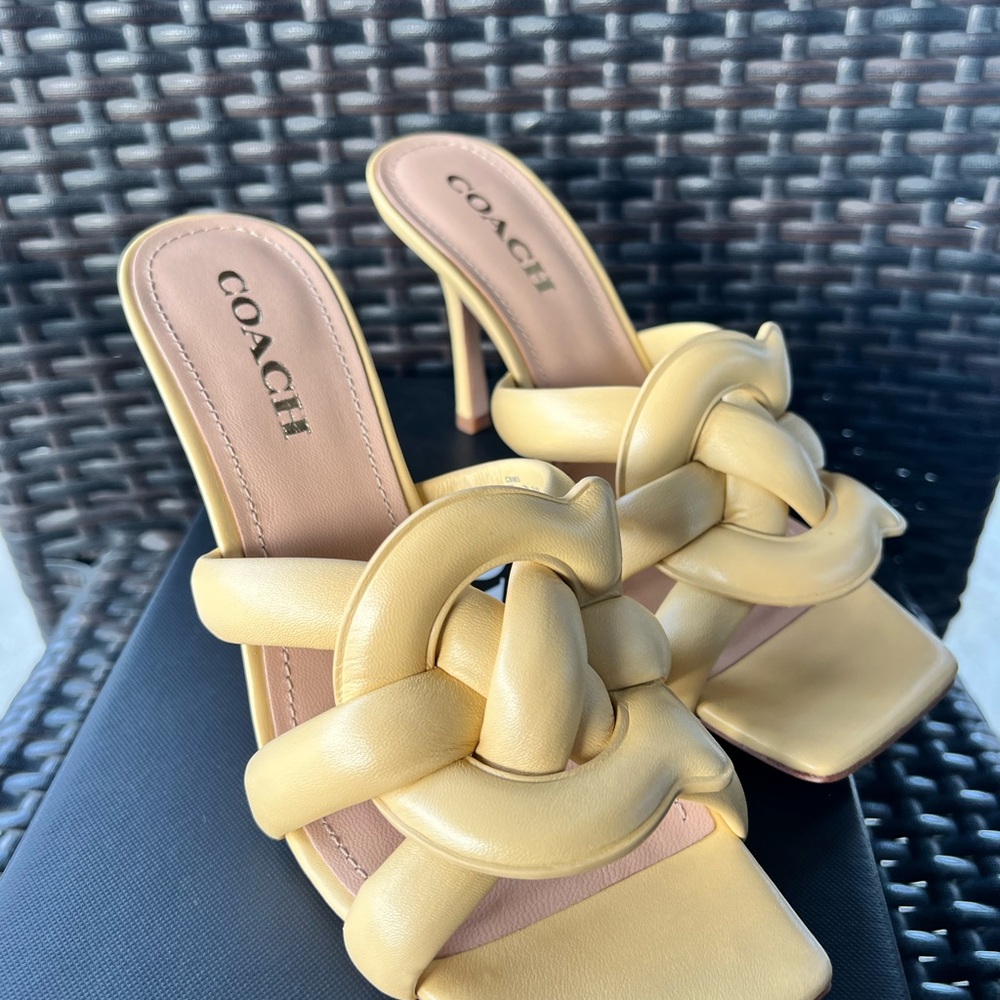 🌟New Coach Kellie Leather Heels 🌟 - Picture 4 of 6